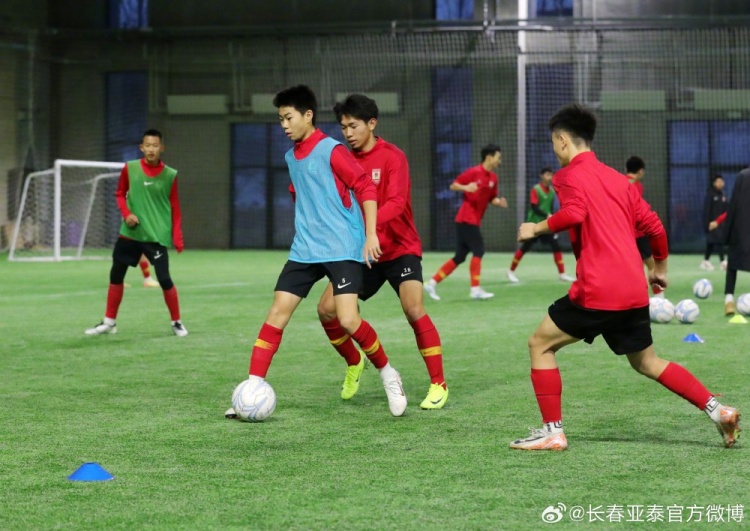 亚泰U14队：劳逸结合 毕业班的U14队训练学习两不误