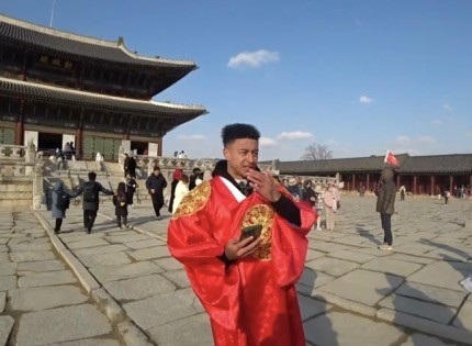 你的林皇，生食之王！林加德在韩国尝试吃活章鱼