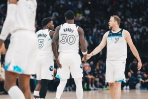 一场不寻常的NBA赛场：老将首发，为自闭症儿子而战