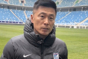 李国旭：满意队员高强度跑动在中超领先 大连英博力争在中超站稳