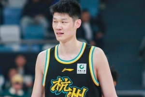 广厦队胡金秋蝉联CBA赛季MVP，感慨“20年华”荣誉