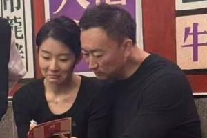 青岛男篮主帅刘维伟涉嫌出轨，妻子李艳发文实锤