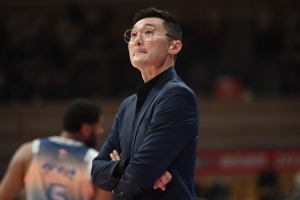CBA季后赛新疆晋级，麦穗丰发文赞主教练刘炜