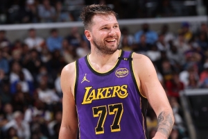 东契奇砍下45分，湖人大胜独行侠