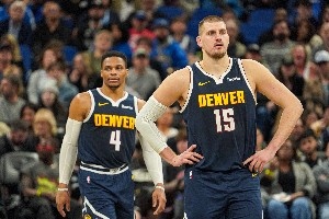 NBA历史第三位赛季场均三双 约基奇再次刷新纪录