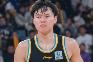 广厦险胜青岛晋级四强 吴骁防守成关键