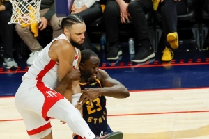 NBA季后赛西部首轮G4勇士胜火箭 赛后冲突引关注