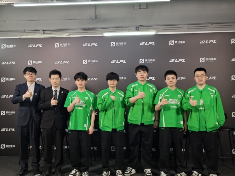 WBG赛后群访 教练：赢了强队之后气势打出来了 这很关键