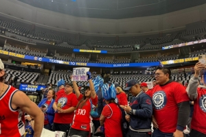 快船球迷包机赴丹佛助威 豪掷重金助力球队晋级