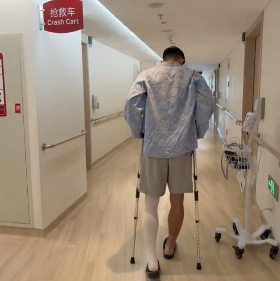 胡睿宝社媒：伤后坚持了两个多月必须手术了，希望以最好状态回归