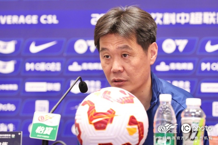 李霄鹏:明天比赛对两个队都很重要,希望队员全力以赴打好