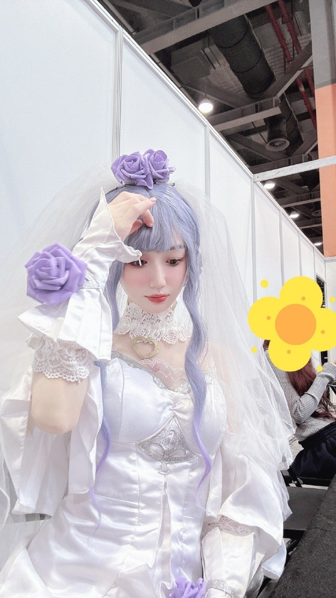 COS主持😍LPL女主持小悠珊珊晒照：最爱的皮肤+曾经最爱的英雄