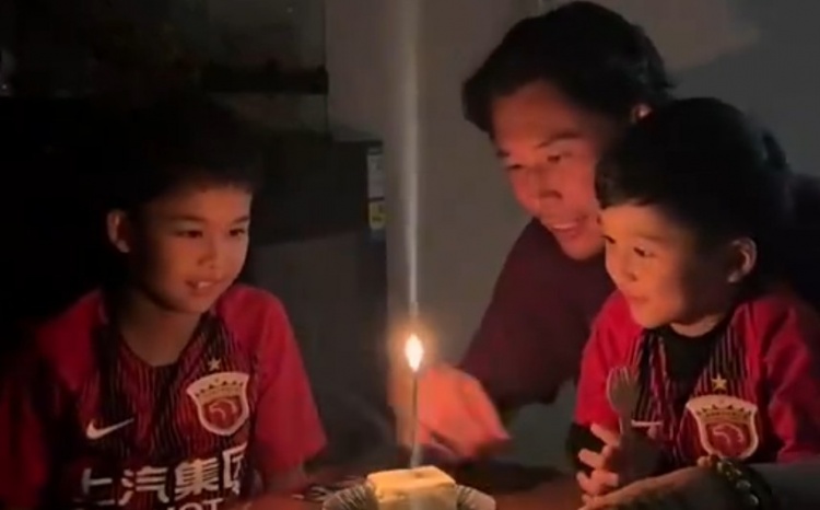 张琳芃妻子为其庆生：生日快乐我们的5哥❤️感谢大家送的礼物