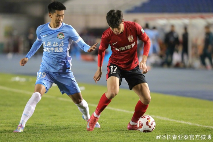 阎峰：困难是暂时的，相信在苏亚雷斯的带领下我们会战胜困难