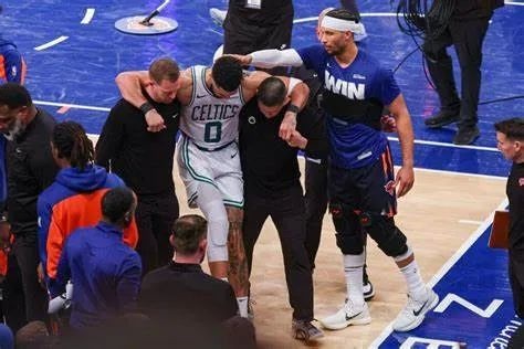 [篮球]森林狼与尼克斯，两个3比1：伤到最后，站着的是赢家(图2)