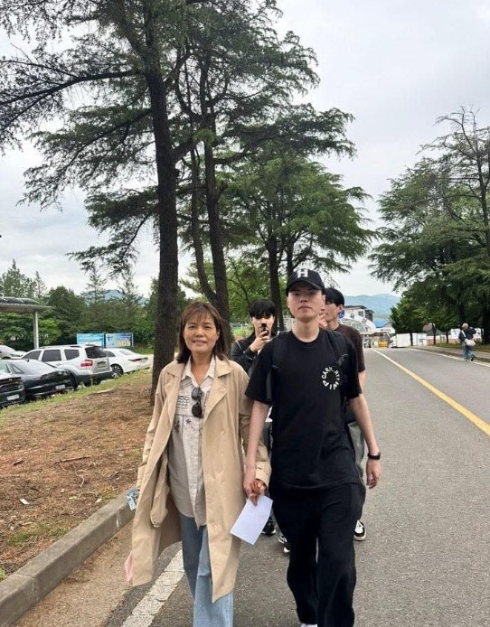 Deft妈妈分享了Deft入伍照：儿子啊！要加油健健康康地好好回来！