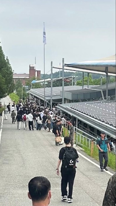 Deft妈妈分享了Deft入伍照：儿子啊！要加油健健康康地好好回来！