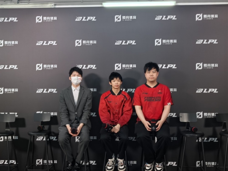 FPX赛后群访 shad0w：Solo选酒桶是为了纪念FNC的Shushei选手