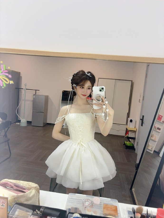 主持人小悠珊珊晒照：今天嘴皮子在资源点和资源团两个词上面打架