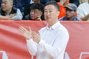 青岛男篮主教练刘维伟谈广厦夺冠