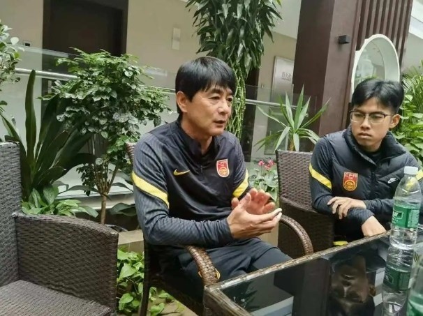 浮嶋敏：我们三名守门员都有实力，没有预料到下半场会出现红牌