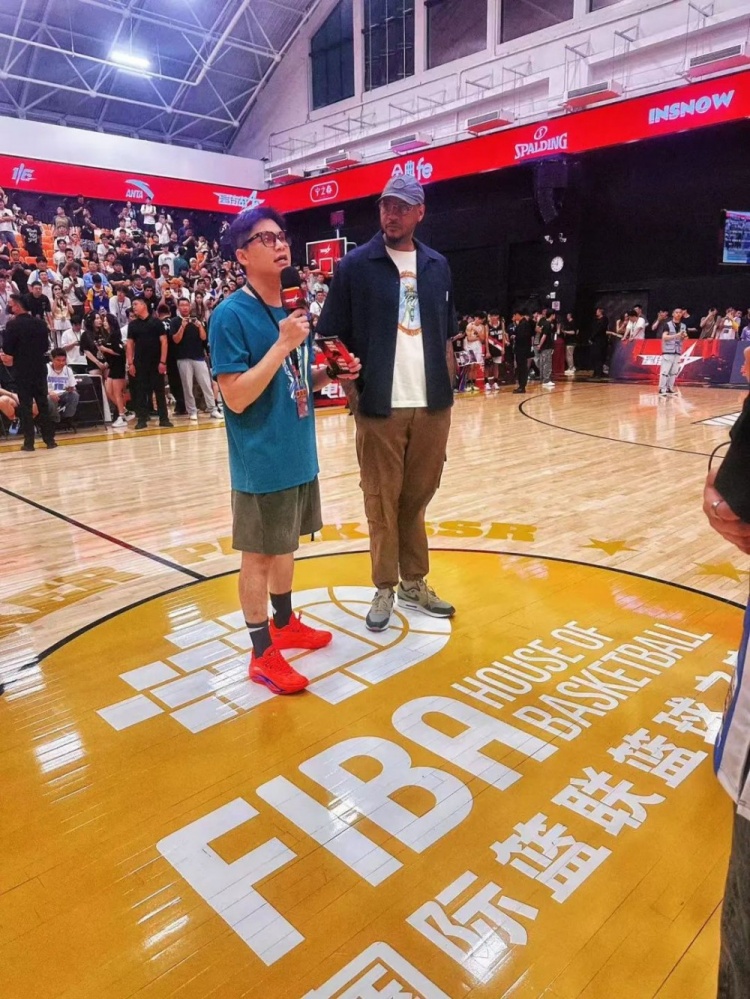 国际篮联全球大使卡梅隆·安东尼空降上海FIBA篮球之家