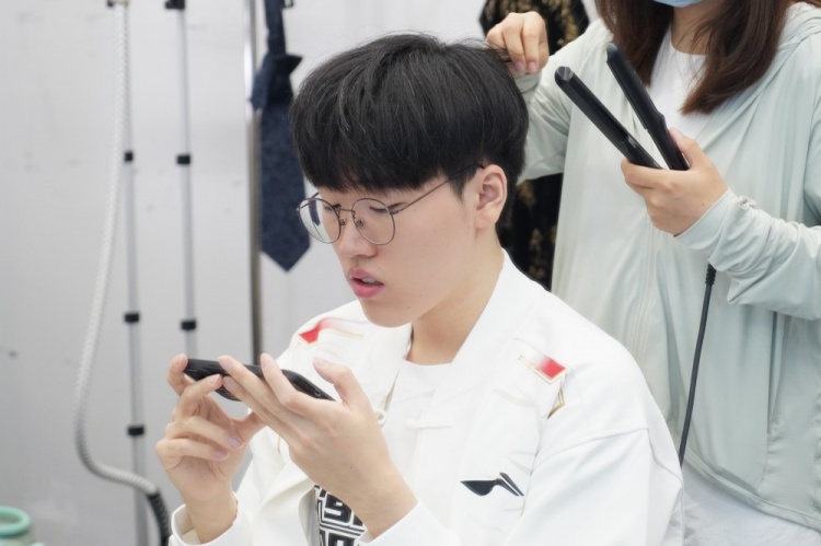 AL更新季后赛胜决赛后返图：“博观而约取，厚积而薄发”