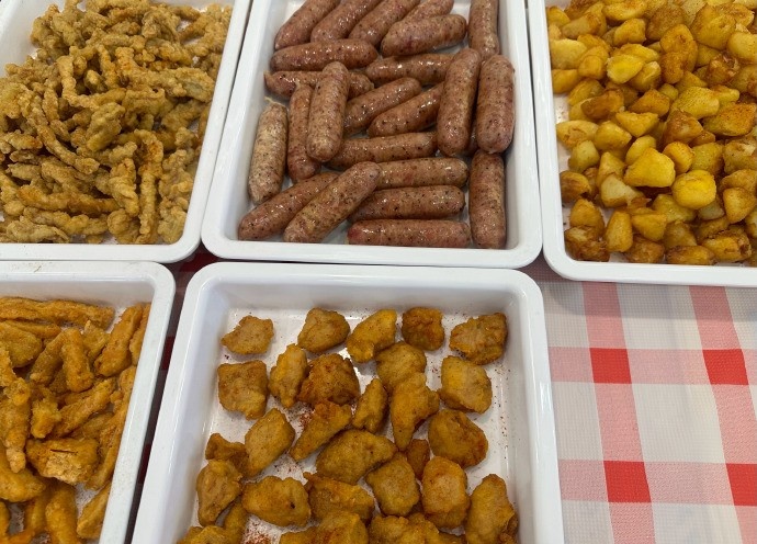 JDG工作人员分享晚餐：JDG食堂开饭啦！最强王者们吃好喝好！