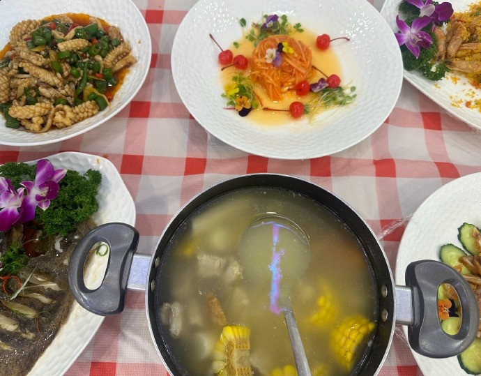JDG工作人员分享晚餐：JDG食堂开饭啦！最强王者们吃好喝好！