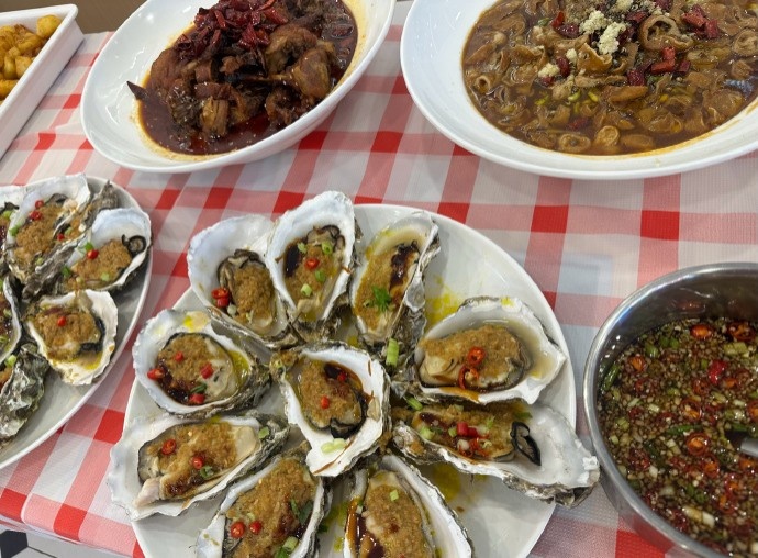 JDG工作人员分享晚餐：JDG食堂开饭啦！最强王者们吃好喝好！