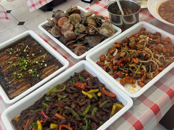 JDG工作人员分享晚餐：JDG食堂开饭啦！最强王者们吃好喝好！