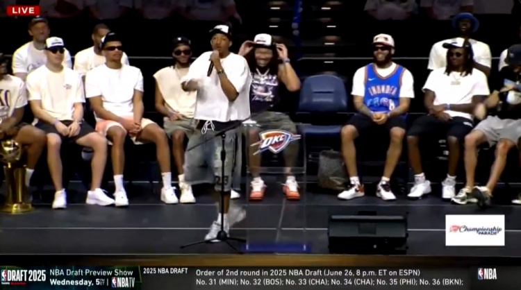 阿隆-维金斯：四年前人们称我们为NBA黑洞 但现在我们是冠军了