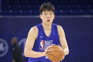 中国球员杨瀚森首轮第16顺位被开拓者选中