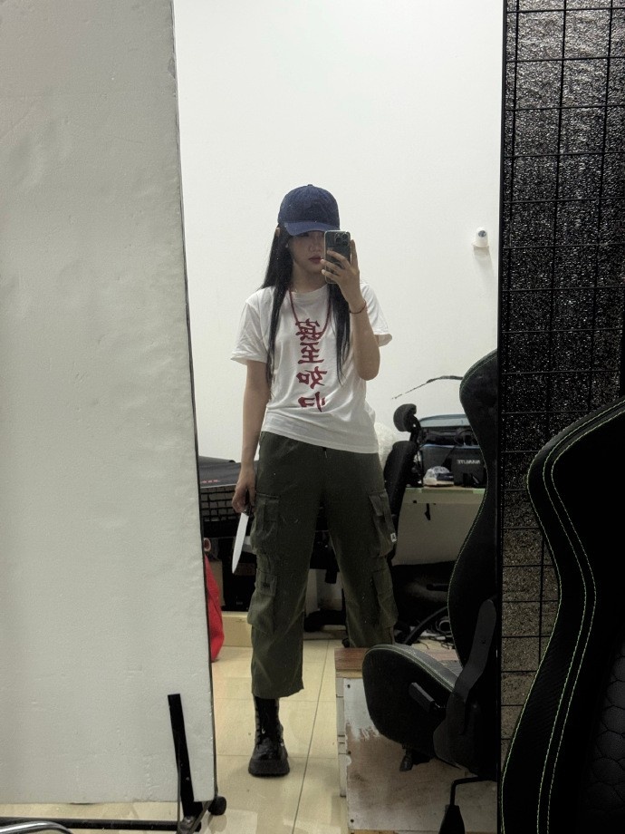 LPL官方主持十月分享自拍照：要得👌