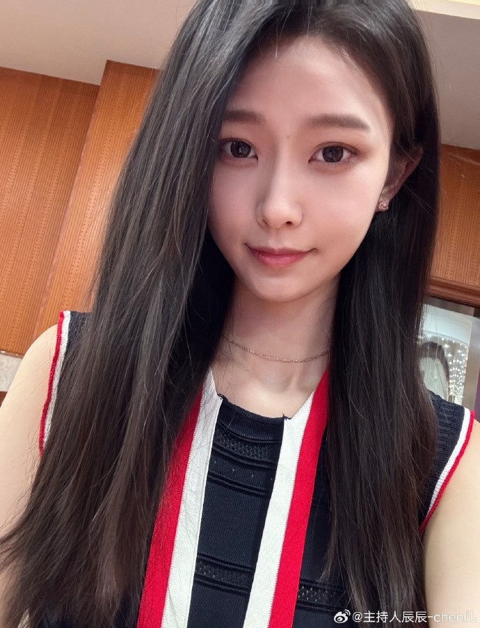 美女主持人辰辰：满屏的交易为何偏偏没有勇士 我可算理解华妃了