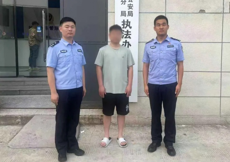徐州警方：多名黄牛代抢苏超门票被行政拘留