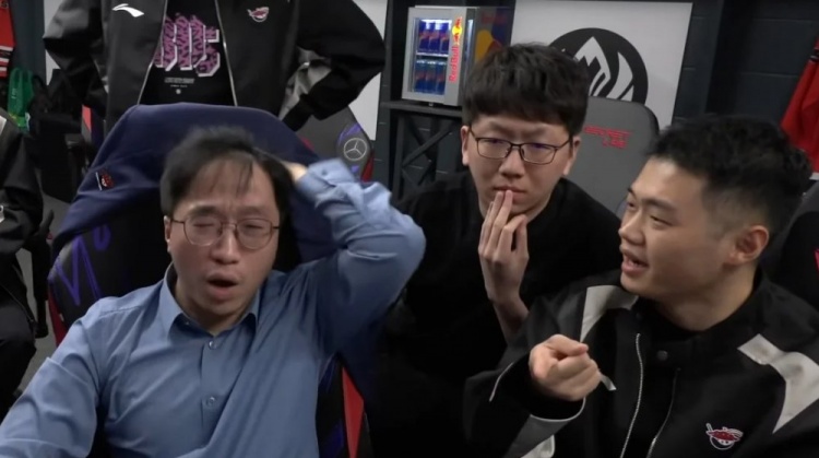 LoL官推发布AL＆GEN教练表情：两种反应