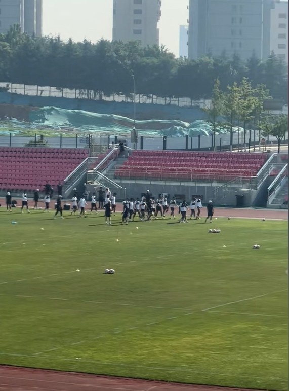 假期结束！青岛西海岸今天重新集结，进行恢复训练