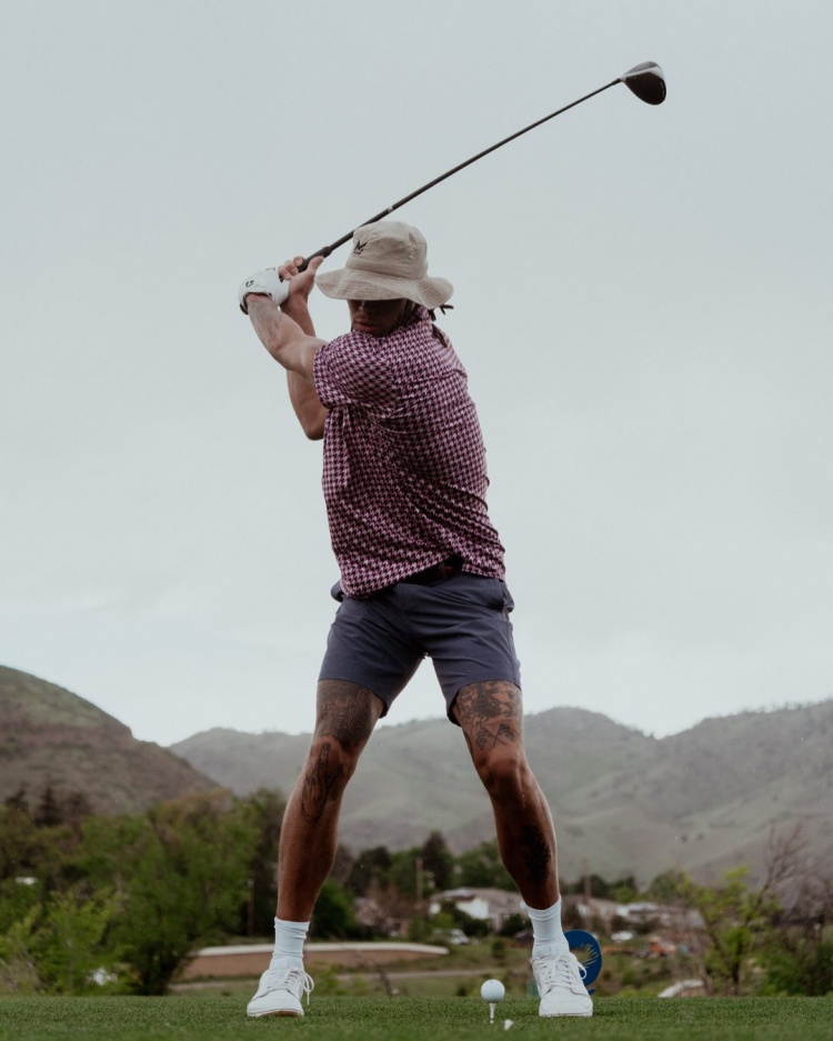 俱乐部成员+1⛳️掘金晒阿隆-戈登打高尔夫球照
