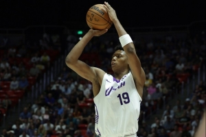 NBA盐湖城夏季联赛：爵士首战胜76人，贝利表现抢眼