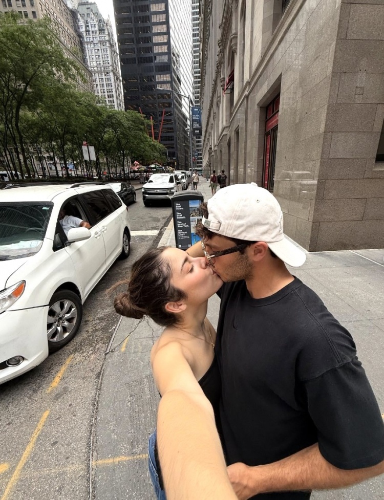 ❤️甜甜的青春恋爱！若奥-内维斯更新与明星女友甜蜜游玩纽约照