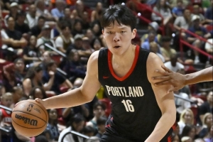 中国小将杨瀚森在NBA夏季联赛获得成功
