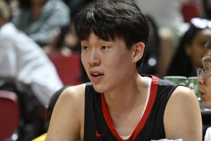 20岁中国球员杨瀚森展现潜力，NBA夏联比赛获得关注