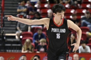 2025年NBA拉斯维加斯夏季联赛：年轻中国球员杨瀚森展现潜力