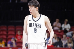 杨瀚森夏季联赛再展神勇，开拓者不敌灰熊