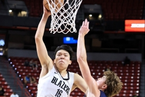 杨瀚森在NBA夏季联赛中展现个人实力