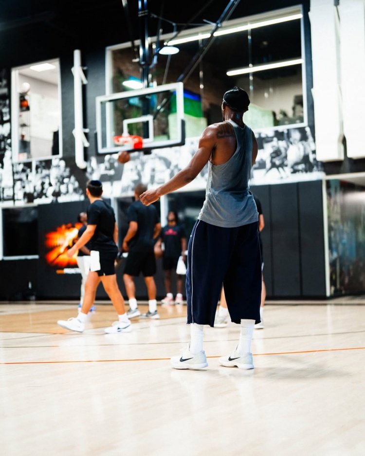 【球盟会】足量输出！库明加今日再次在社媒晒出一大波训练照和训练视频