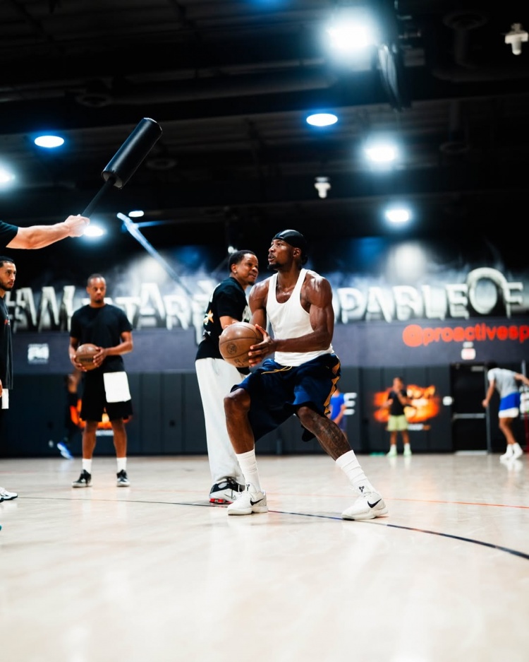 【球盟会】足量输出！库明加今日再次在社媒晒出一大波训练照和训练视频