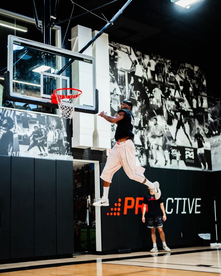 【球盟会】足量输出！库明加今日再次在社媒晒出一大波训练照和训练视频