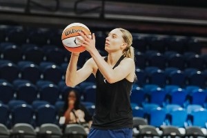 WNBA新科状元佩奇晒照感慨成长之路